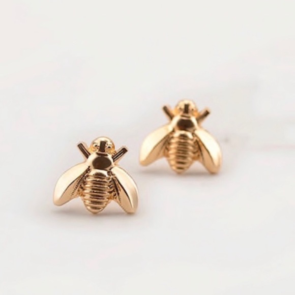 Ocean Dreams Jewelry - 🐝 Dainty Bee Stud Earrings 🐝